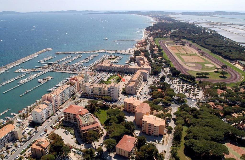 Holidays Hyeres Bagian luar foto