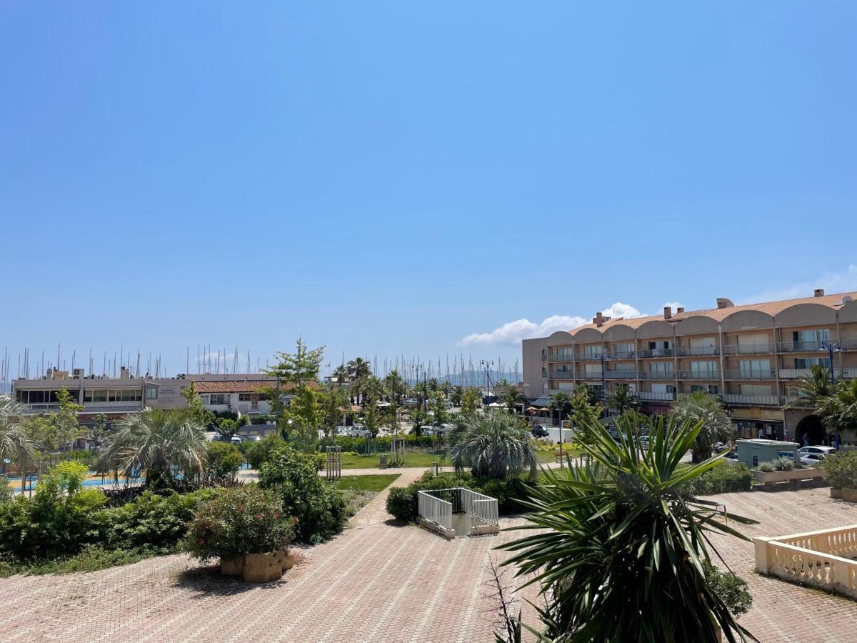 Holidays Hyeres Bagian luar foto