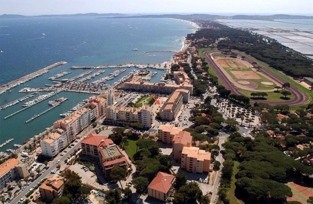 Holidays Hyeres Bagian luar foto