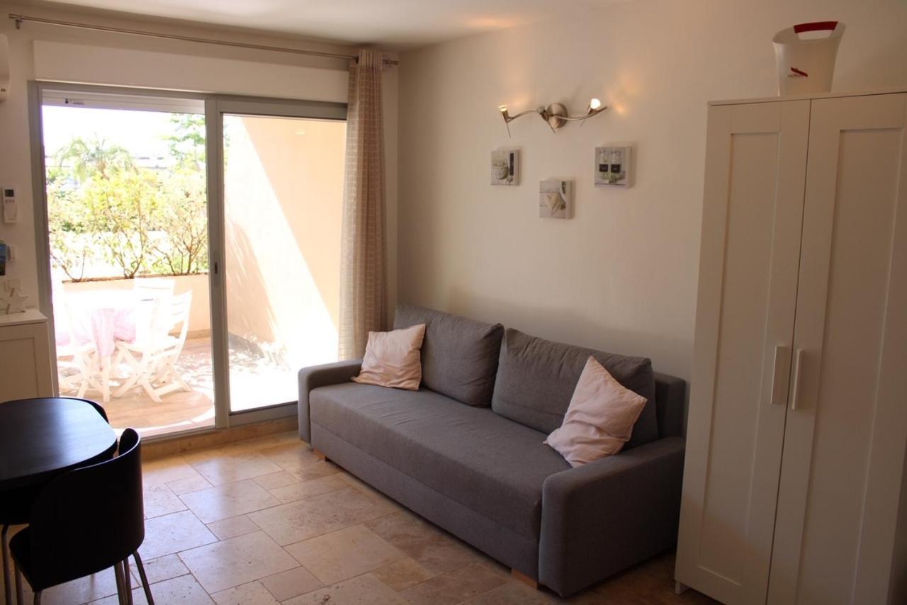Holidays Hyeres Bagian luar foto