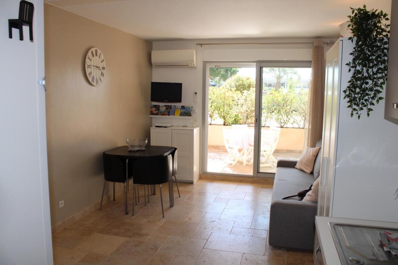 Holidays Hyeres Bagian luar foto